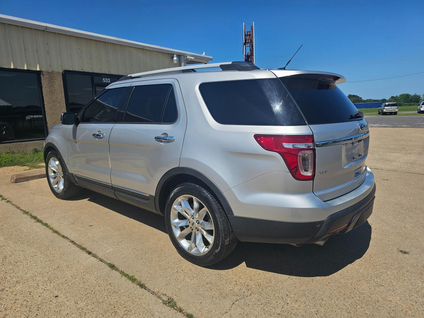 2013 SILVER Ford Explorer XLT FWD (1FM5K7D87DG) with an 3.5L V6 DOHC 24V engine, 6-Speed Automatic transmission, located at 533 S Seven Points BLVD, Seven Points, TX, 75143, (430) 255-4030, 32.313999, -96.209351 - Photo#3